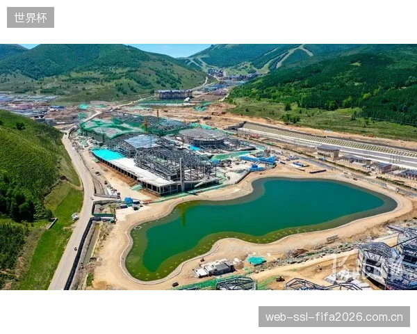 崇礼冰雪小镇引入欧洲防滑标准,其智能步道钢化玻璃层在零下20度环境下摩擦系数仍维持在0.6以上 崇礼冰雪小镇引入欧洲防滑标准,其智能步道钢化玻璃层在零下20度环境下摩擦系数仍维持在0.6以上
