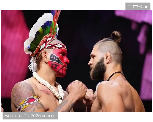 佩雷拉在UFC295中凭借其精英级别的站立打击技术，击败波查兹卡成为双级别冠军。